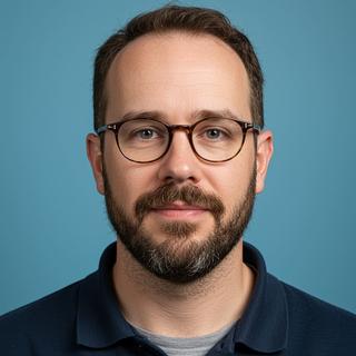 Эксперт Олег Машков - преподаватель информационных технологий